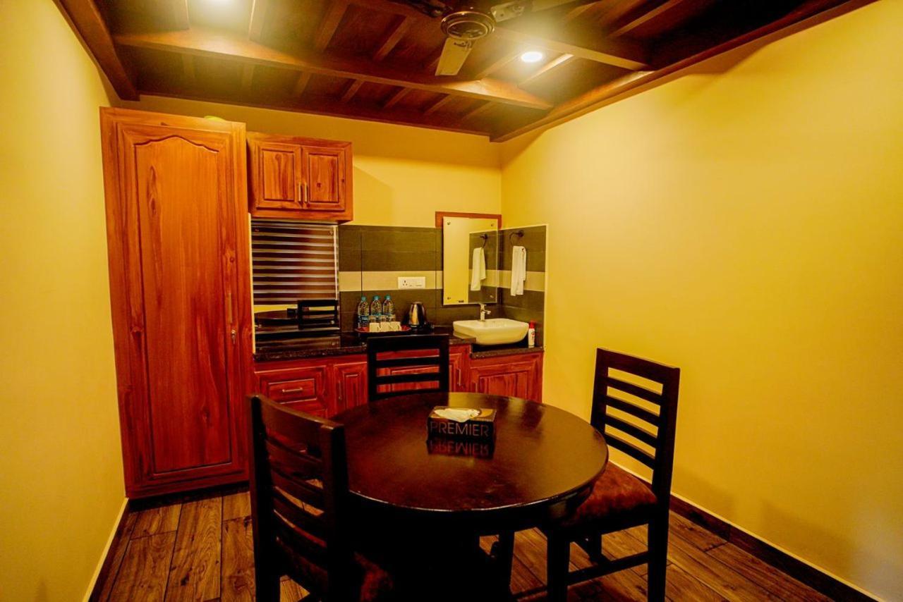 Falcon Riverview Resorts Kuttampuzha Exterior foto